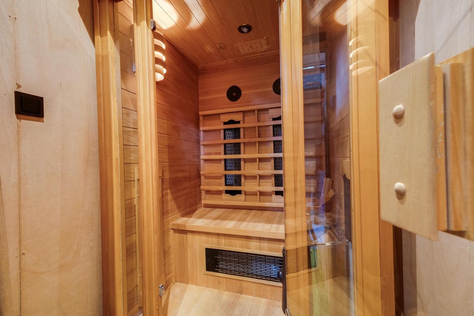 Veluwe Hoenderloo Luxury Chalet With Private Sauna And Hot Tub - Swimming Pool Tennis Court Supermarket Bowling Alley Theatre And Entertainment For Children Екстер'єр фото
