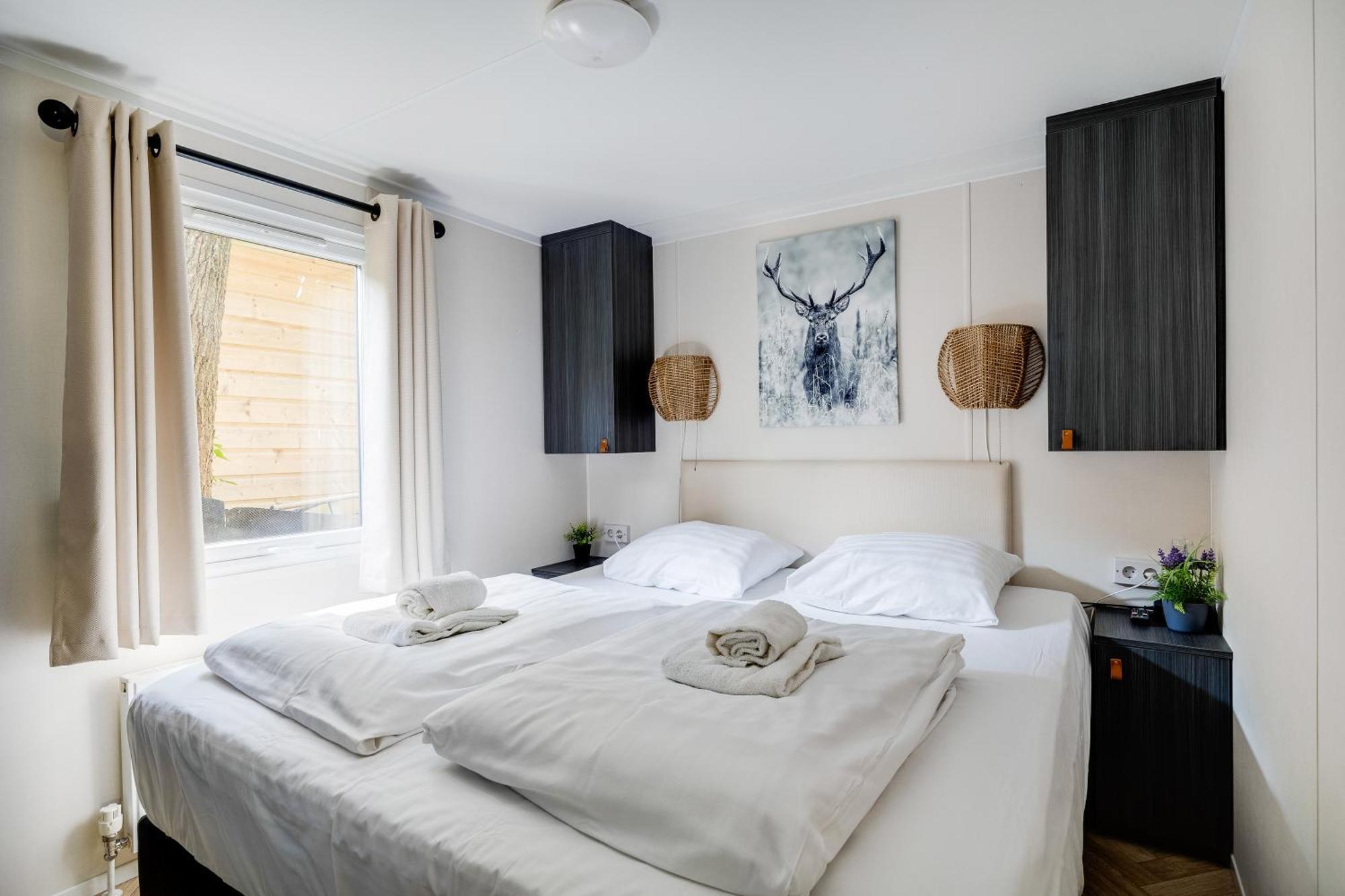 Veluwe Hoenderloo Luxury Chalet With Private Sauna And Hot Tub - Swimming Pool Tennis Court Supermarket Bowling Alley Theatre And Entertainment For Children Екстер'єр фото