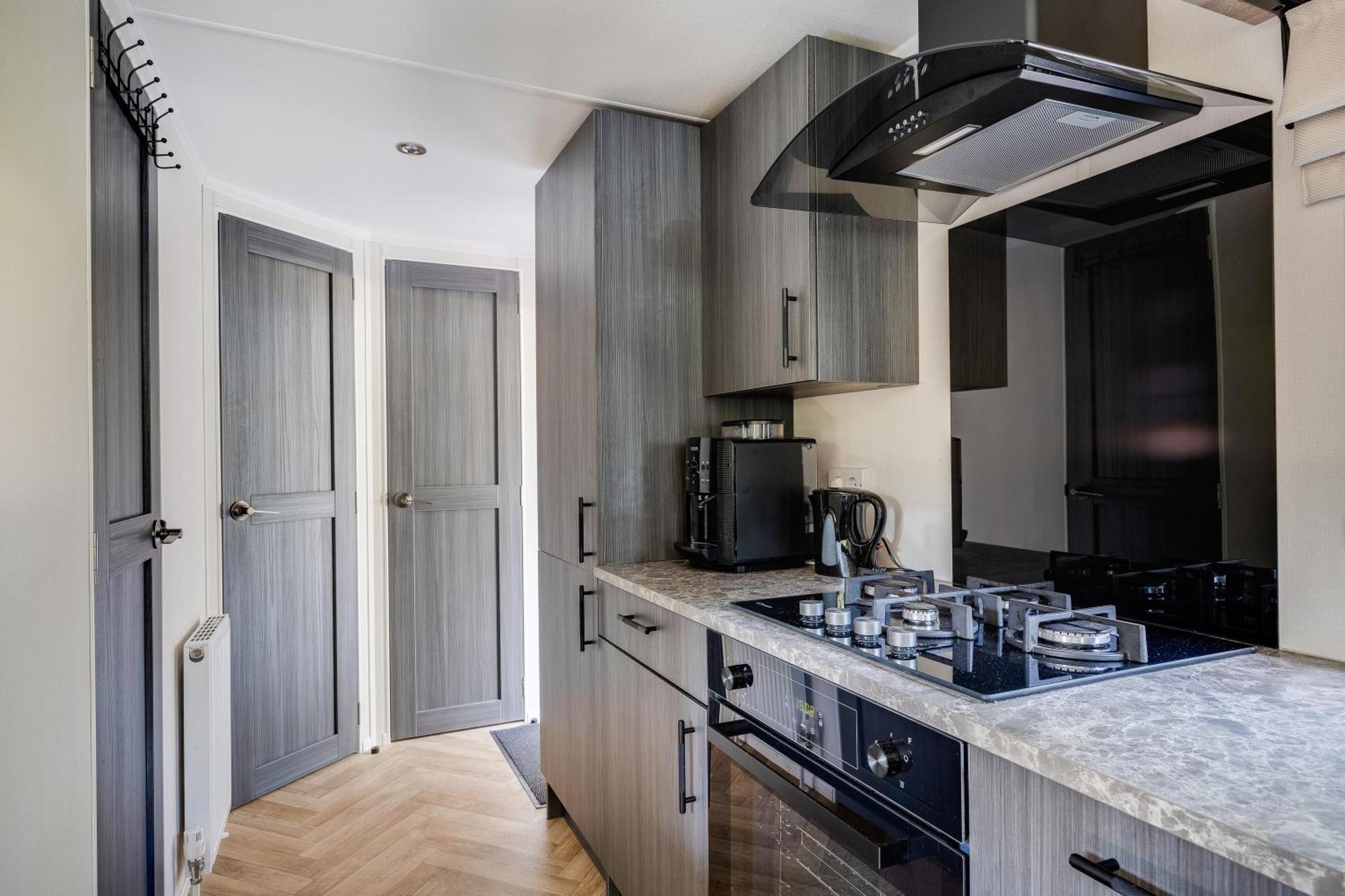 Veluwe Hoenderloo Luxury Chalet With Private Sauna And Hot Tub - Swimming Pool Tennis Court Supermarket Bowling Alley Theatre And Entertainment For Children Екстер'єр фото