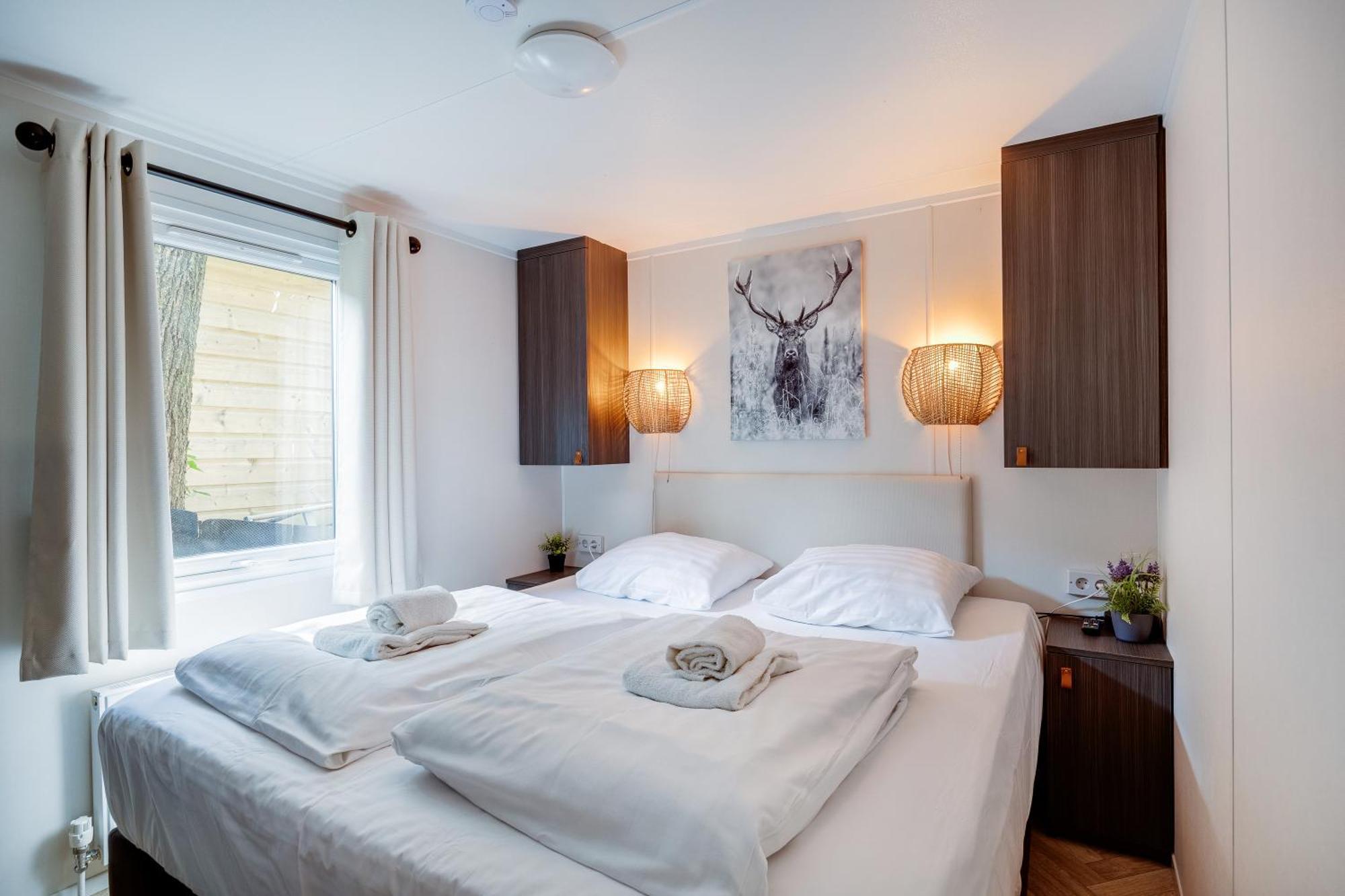 Veluwe Hoenderloo Luxury Chalet With Private Sauna And Hot Tub - Swimming Pool Tennis Court Supermarket Bowling Alley Theatre And Entertainment For Children Екстер'єр фото
